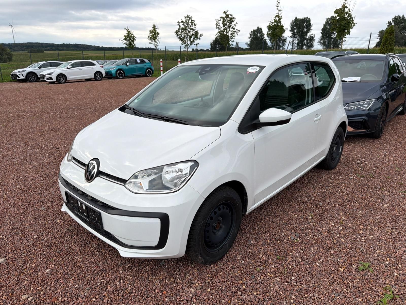 Volkswagen up! 2023 г. Белый, пробег 52041 км