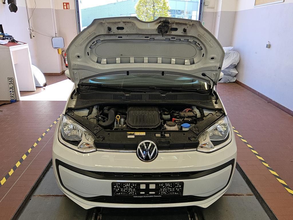 Volkswagen up! 2023 г. Белый, пробег 52041 км