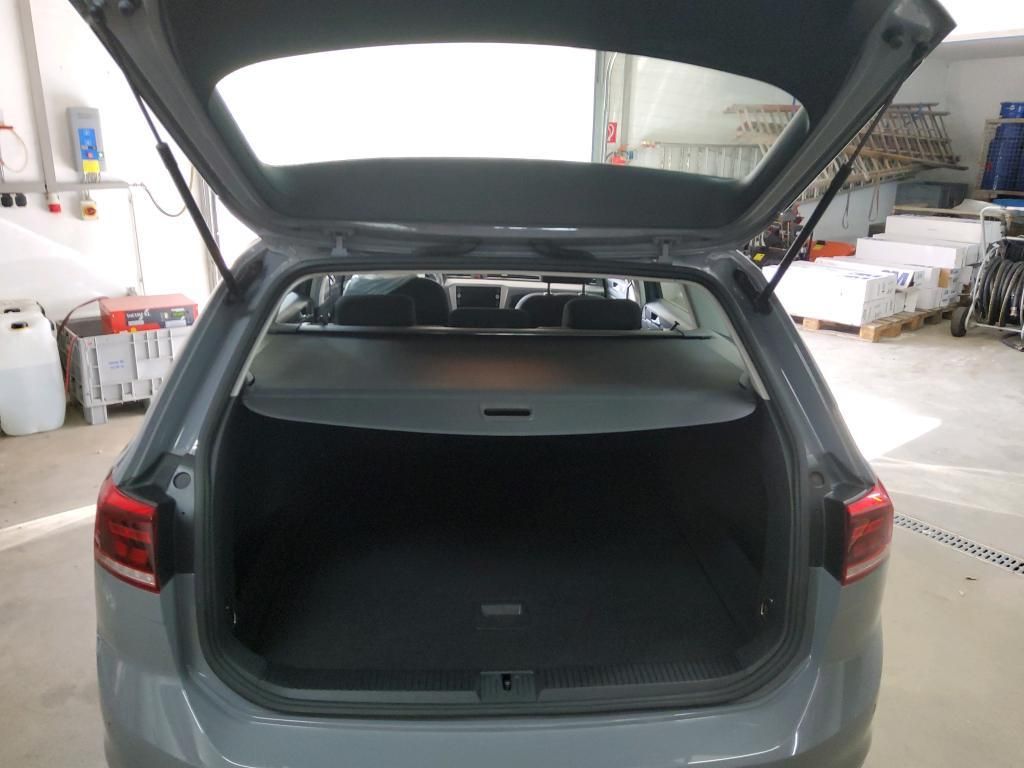 Volkswagen PASSAT VARIANT 2023 г. Серый, пробег 51583 км