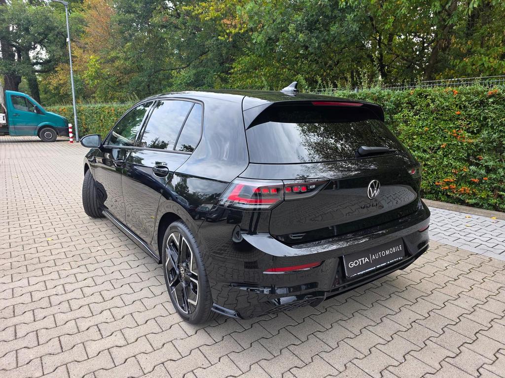 Volkswagen Golf 2026 г. Чёрный, пробег 6000 км