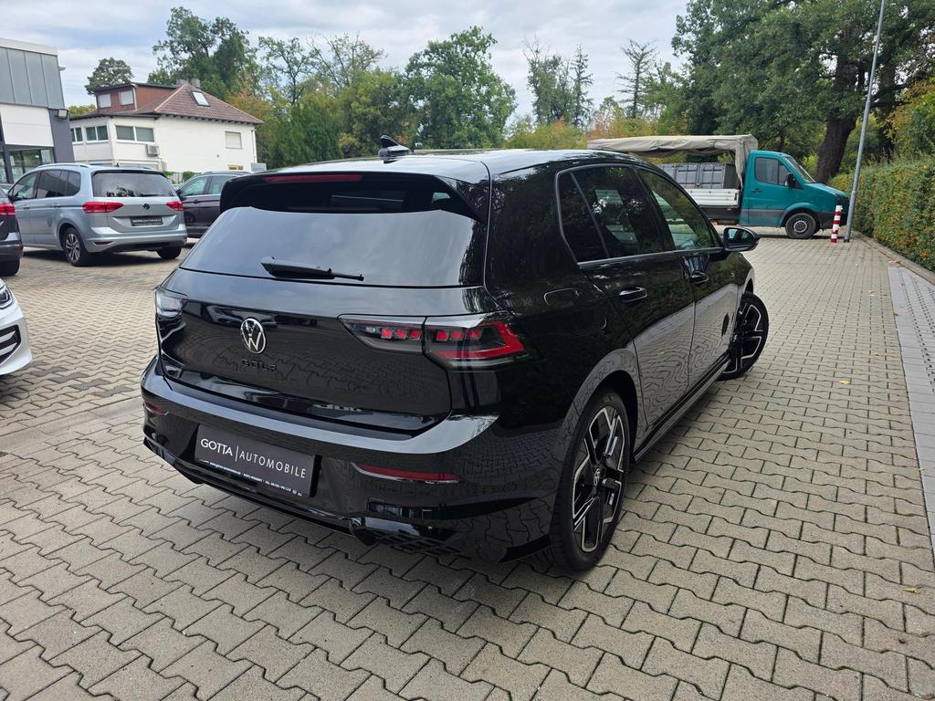 Volkswagen Golf 2026 г. Чёрный, пробег 6000 км