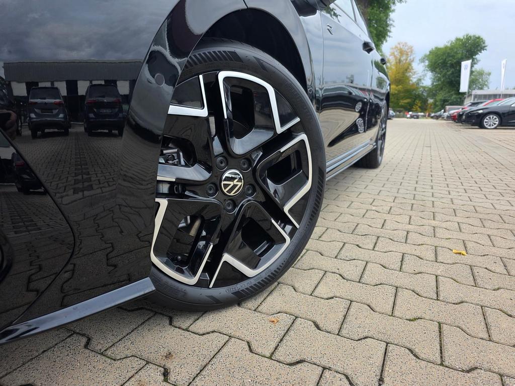 Volkswagen Golf 2026 г. Чёрный, пробег 6000 км