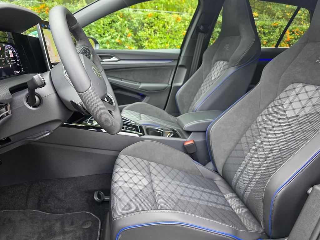 Volkswagen Golf 2026 г. Чёрный, пробег 6000 км