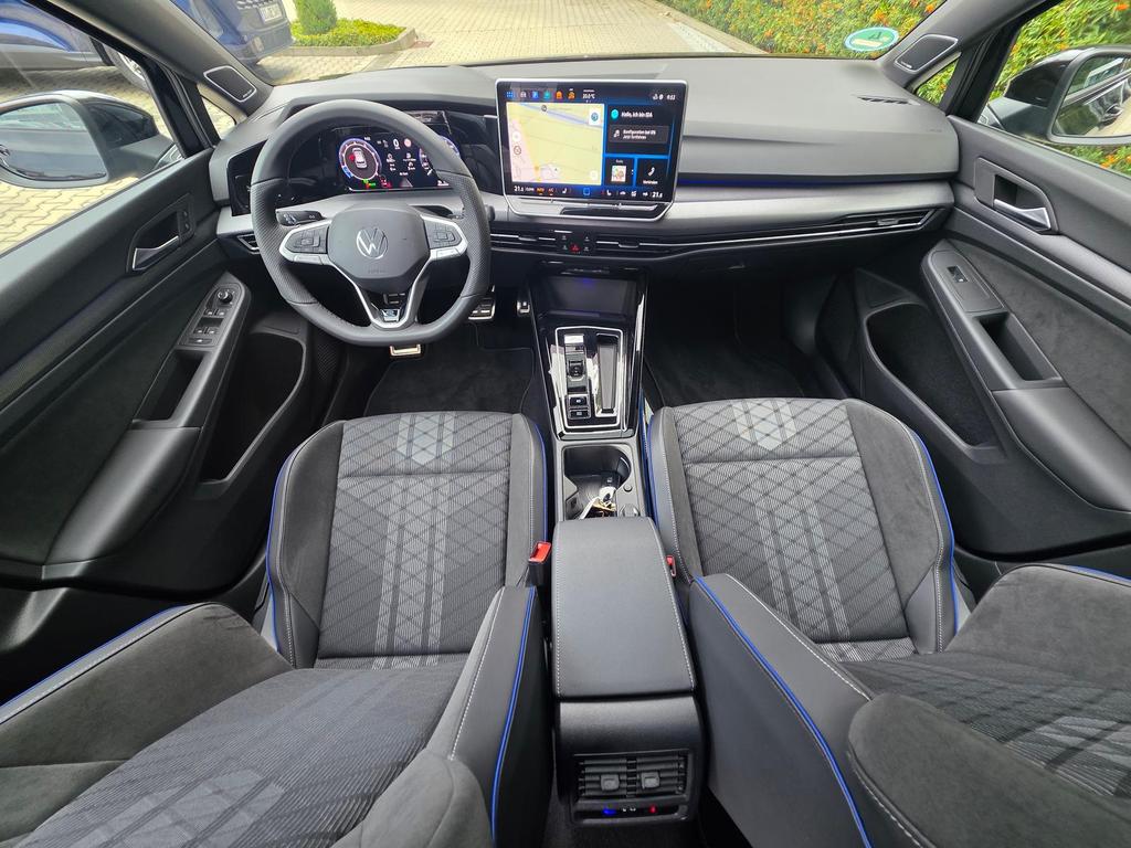 Volkswagen Golf 2026 г. Чёрный, пробег 6000 км
