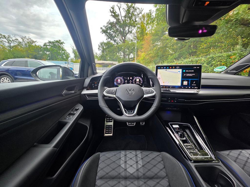 Volkswagen Golf 2026 г. Чёрный, пробег 6000 км