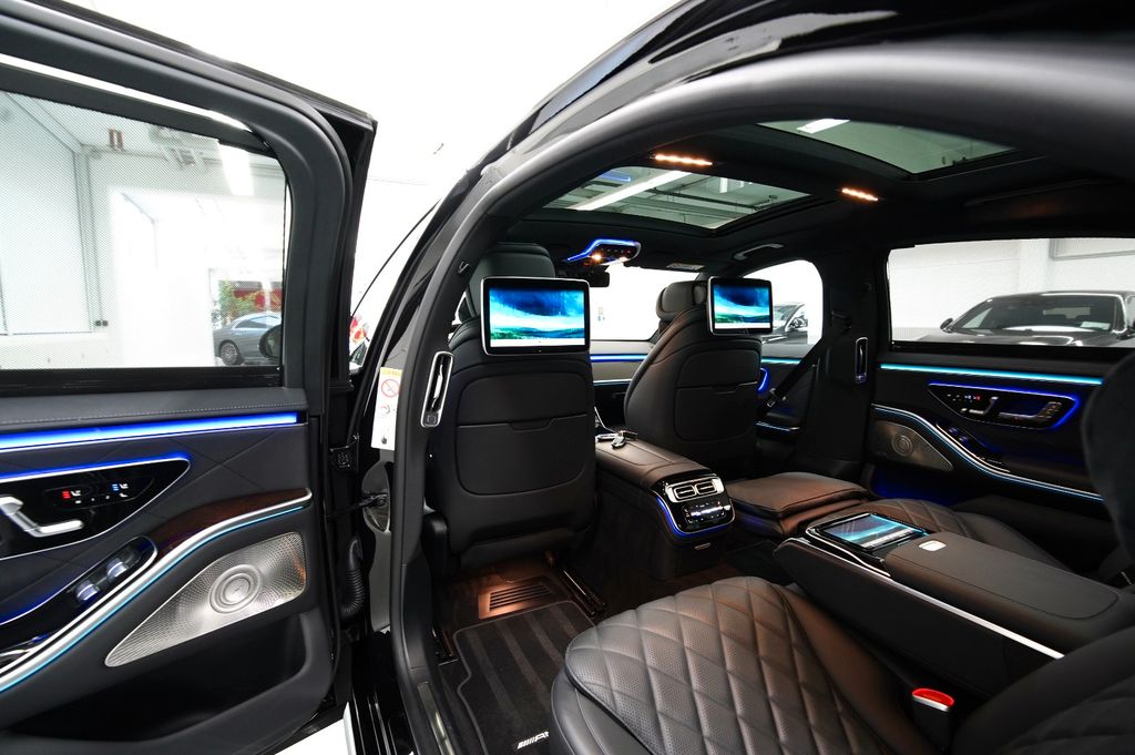 Mercedes-Benz S 450 2025 г. Чёрный, пробег 25900 км