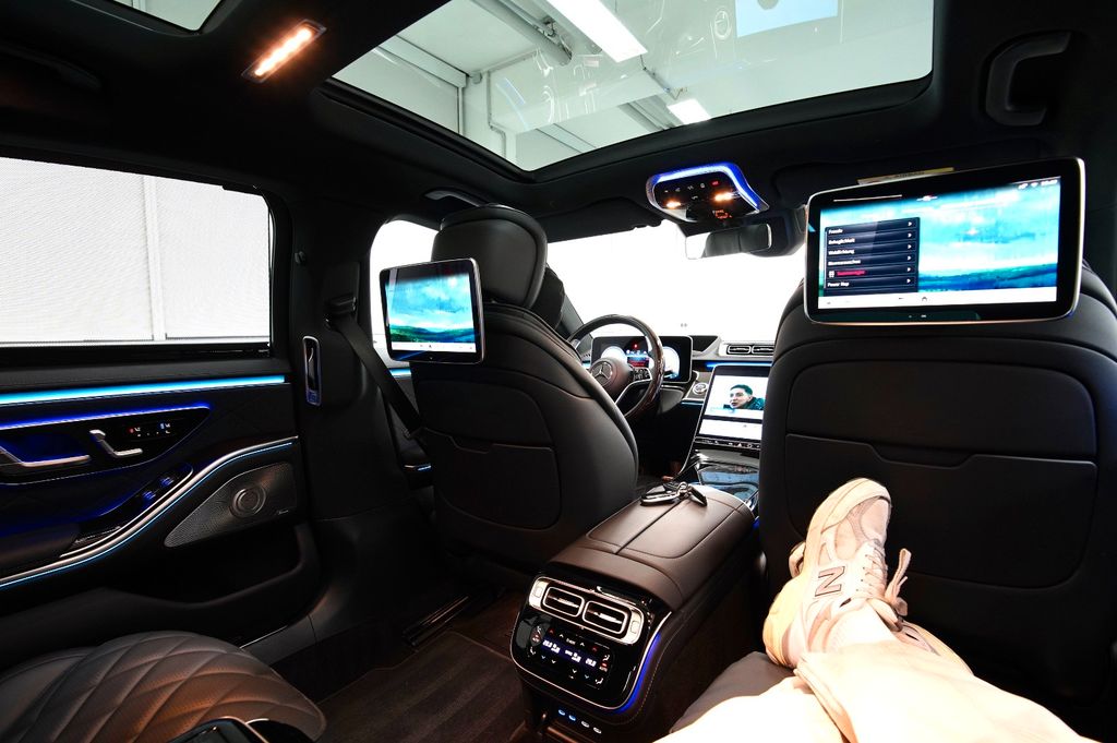 Mercedes-Benz S 450 2025 г. Чёрный, пробег 25900 км