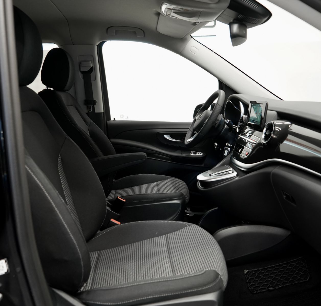 Mercedes-Benz V 300 2023 г. Чёрный, пробег 49000 км
