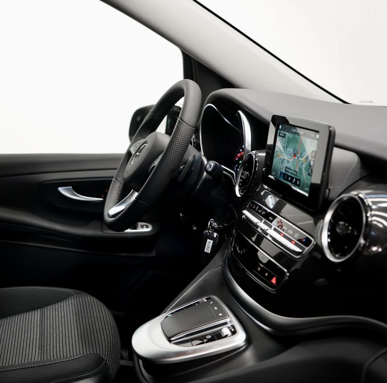 Mercedes-Benz V 300 2023 г. Чёрный, пробег 49000 км