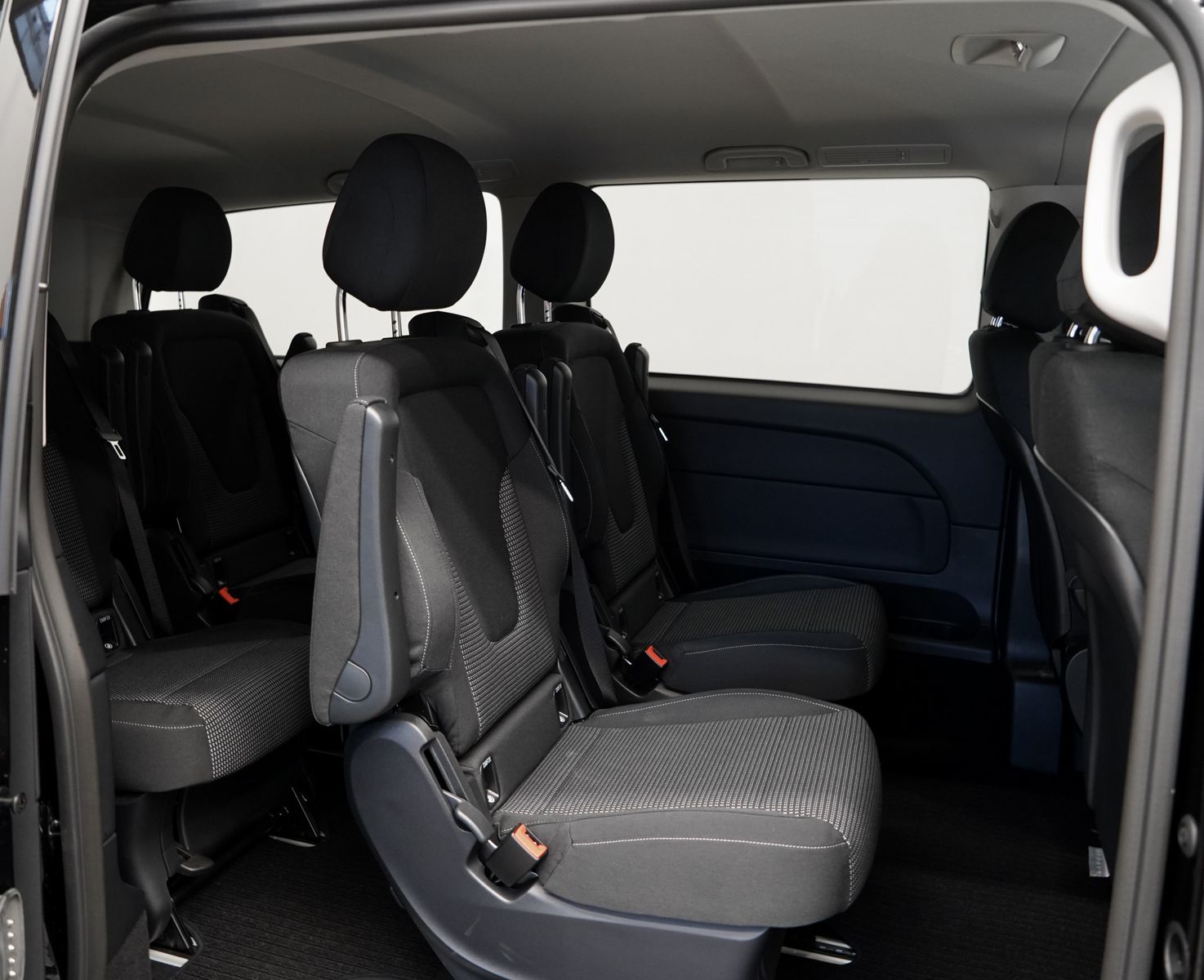 Mercedes-Benz V 300 2023 г. Чёрный, пробег 49000 км