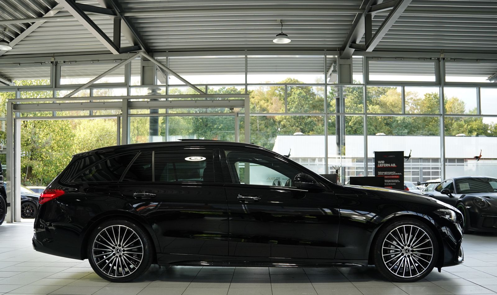 Mercedes-Benz C 300 2024 г. Чёрный, пробег 40000 км
