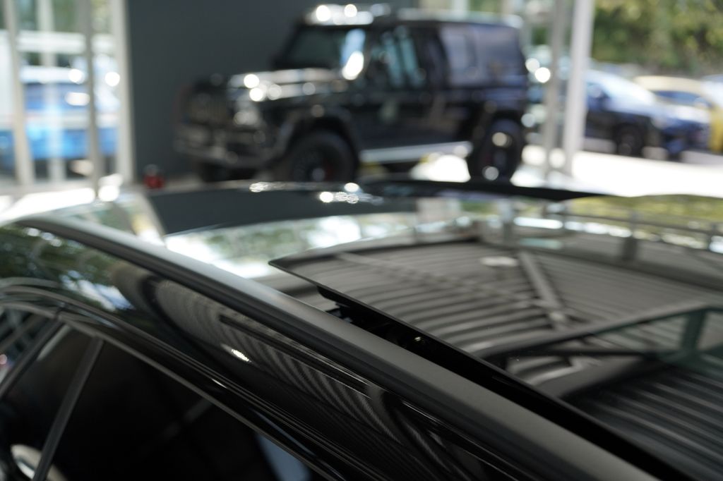 Mercedes-Benz C 300 2024 г. Чёрный, пробег 40000 км