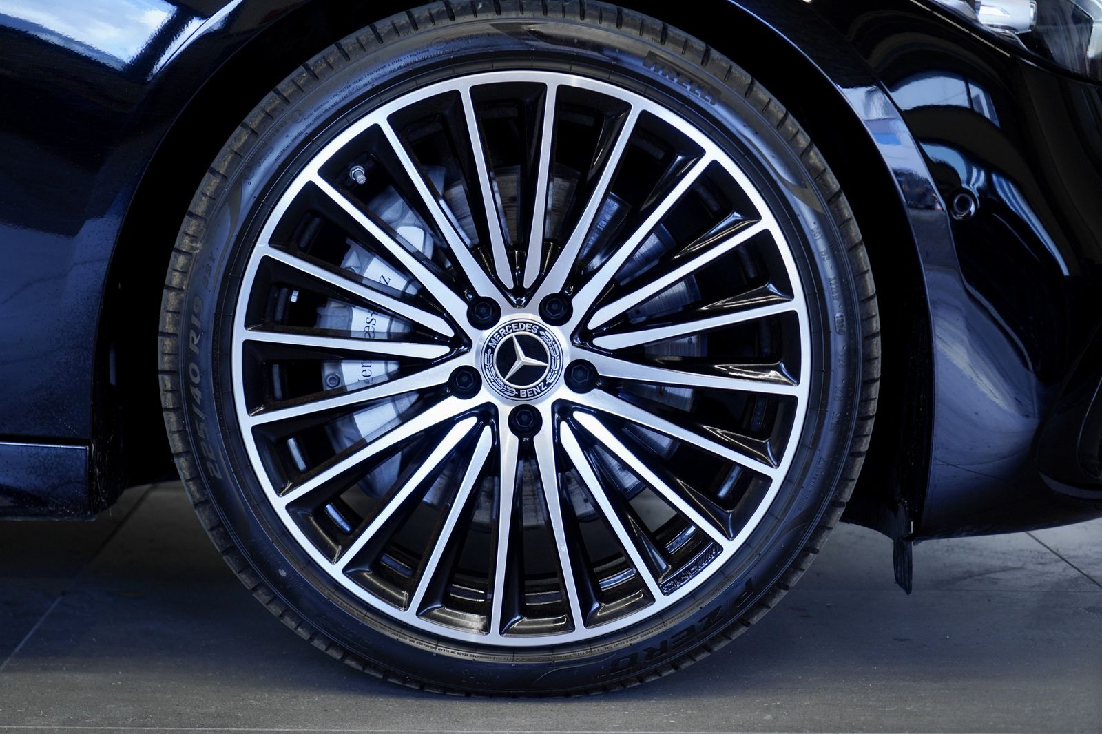 Mercedes-Benz C 300 2024 г. Чёрный, пробег 53000 км
