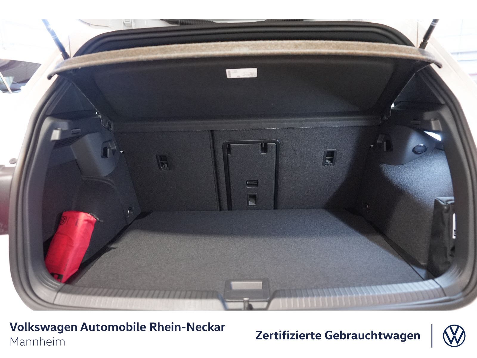 Volkswagen Golf 2026 г. Белый, пробег 9900 км