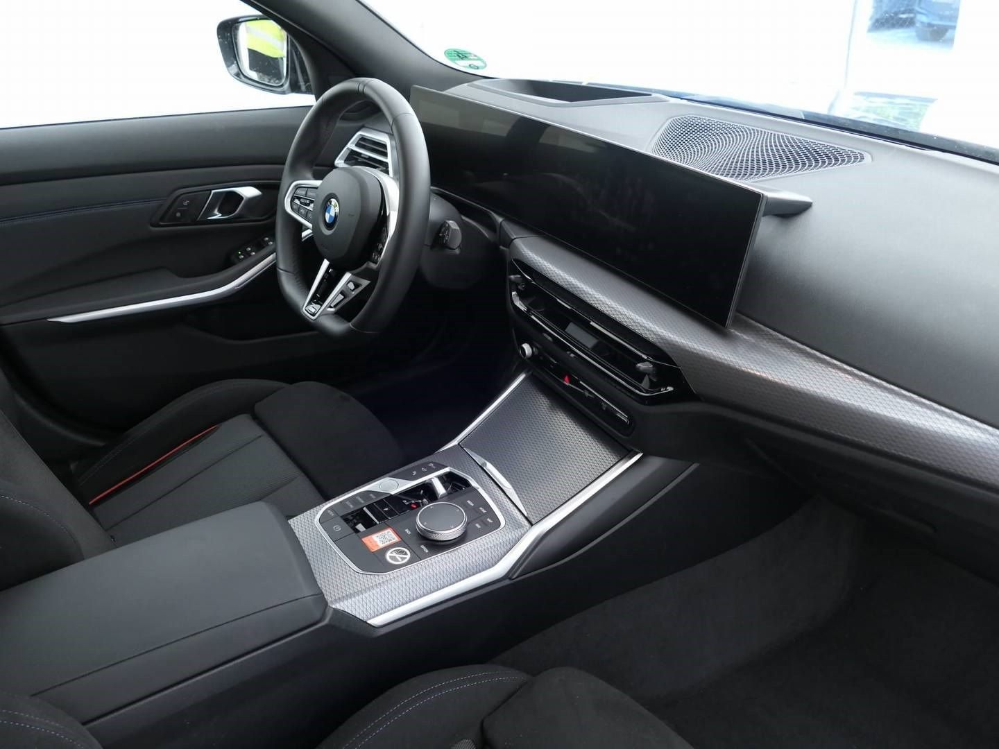 BMW 320 2025 г. Чёрный, пробег 27200 км