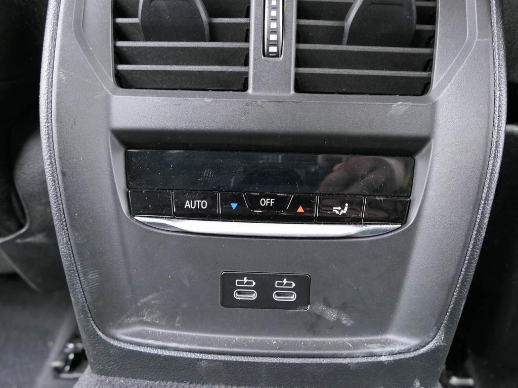 BMW 320 2025 г. Чёрный, пробег 27200 км