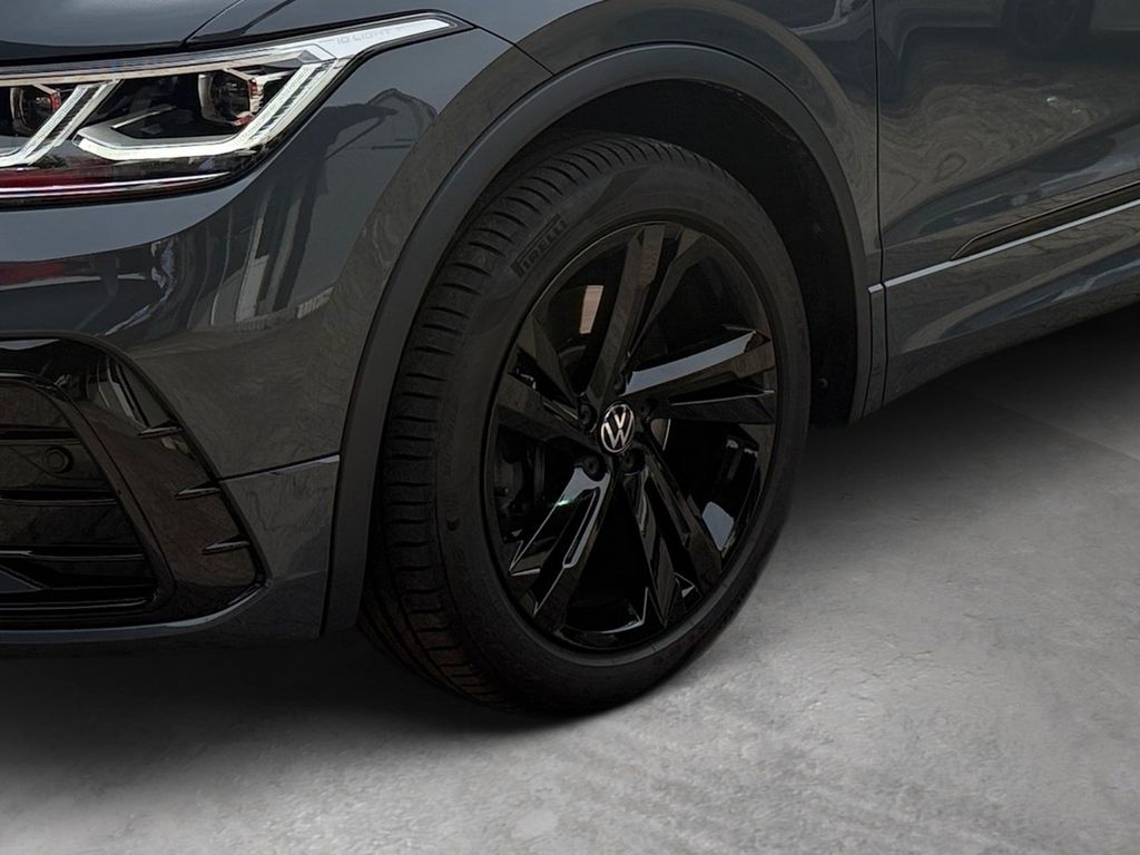 Volkswagen Tiguan 2023 г. Серый, пробег 49000 км