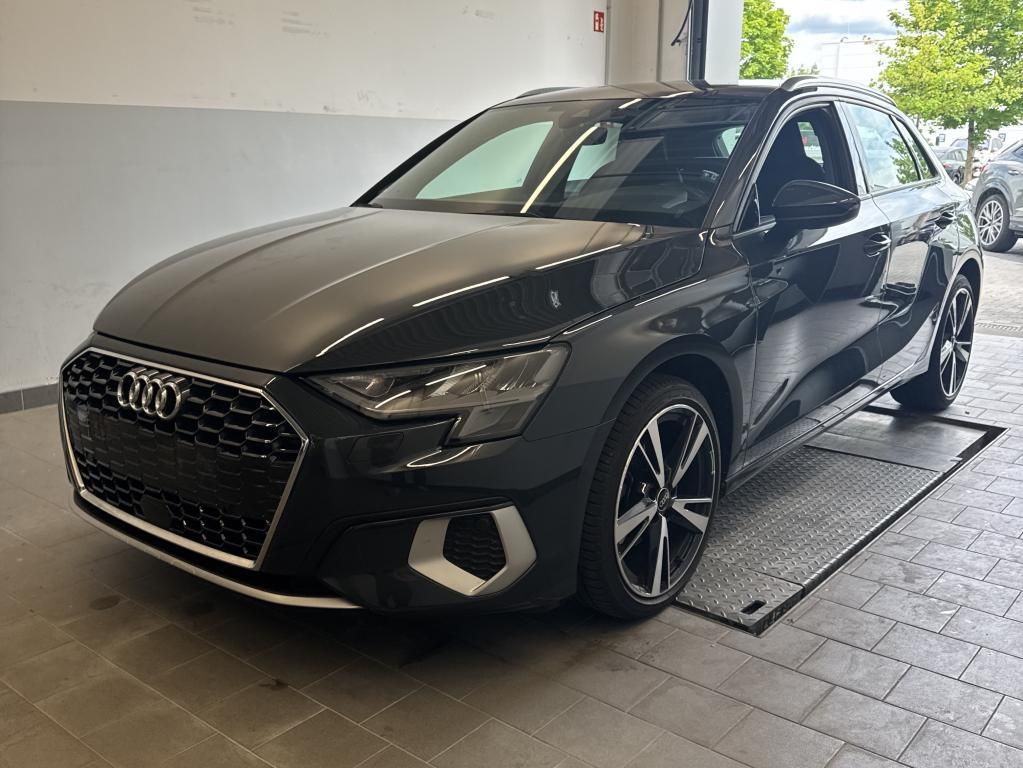Audi 100 2022 г. Серый, пробег 35992 км