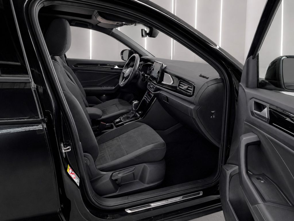 Volkswagen T-Roc 2023 г. Чёрный, пробег 45000 км