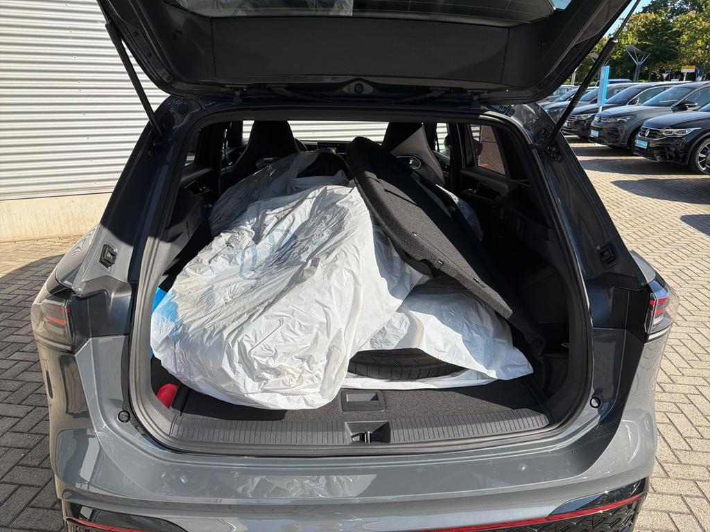 Volkswagen Tiguan 2025 г. Серый, пробег 18102 км