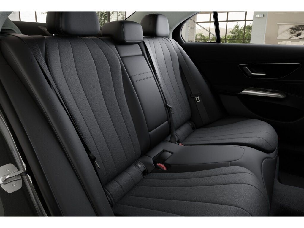 Mercedes-Benz E 220 2025 г. Серый, пробег 25298 км