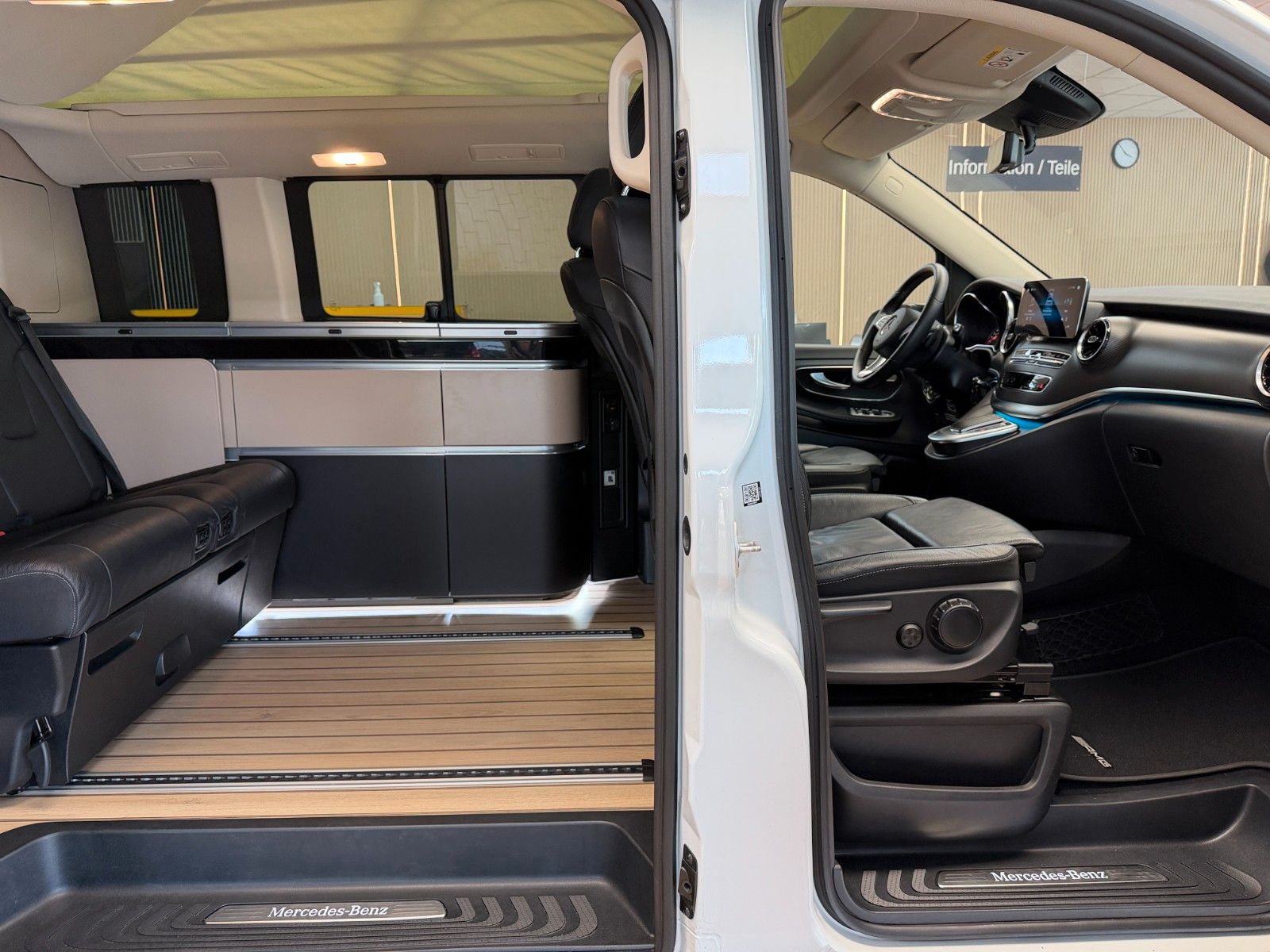 Mercedes-Benz V 300 2023 г. Белый, пробег 48230 км