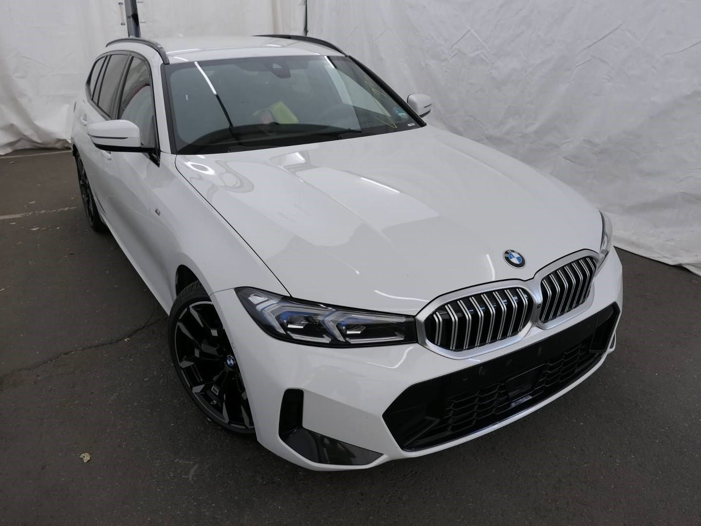 BMW 320 2025 г. Белый, пробег 25061 км