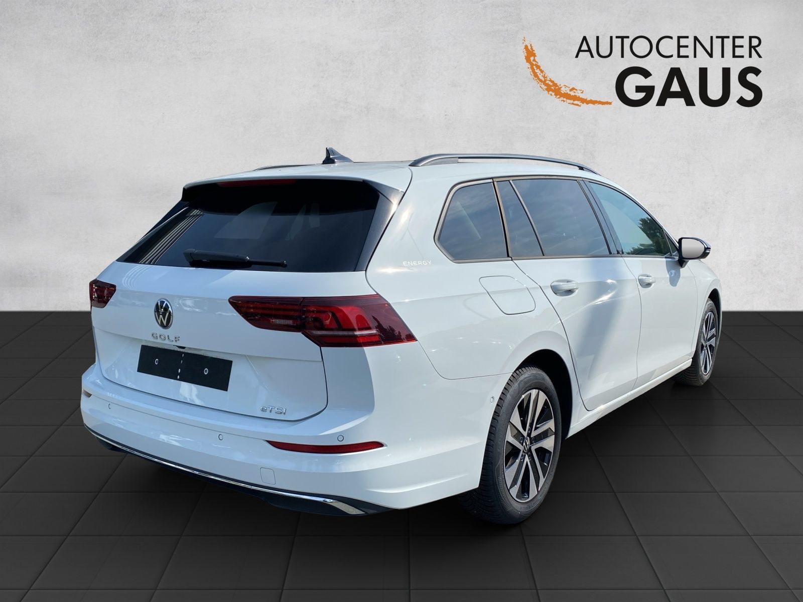 Volkswagen Golf 2025 г. Белый, пробег 9389 км