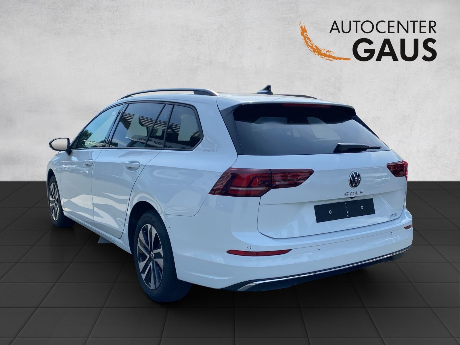 Volkswagen Golf 2025 г. Белый, пробег 9389 км