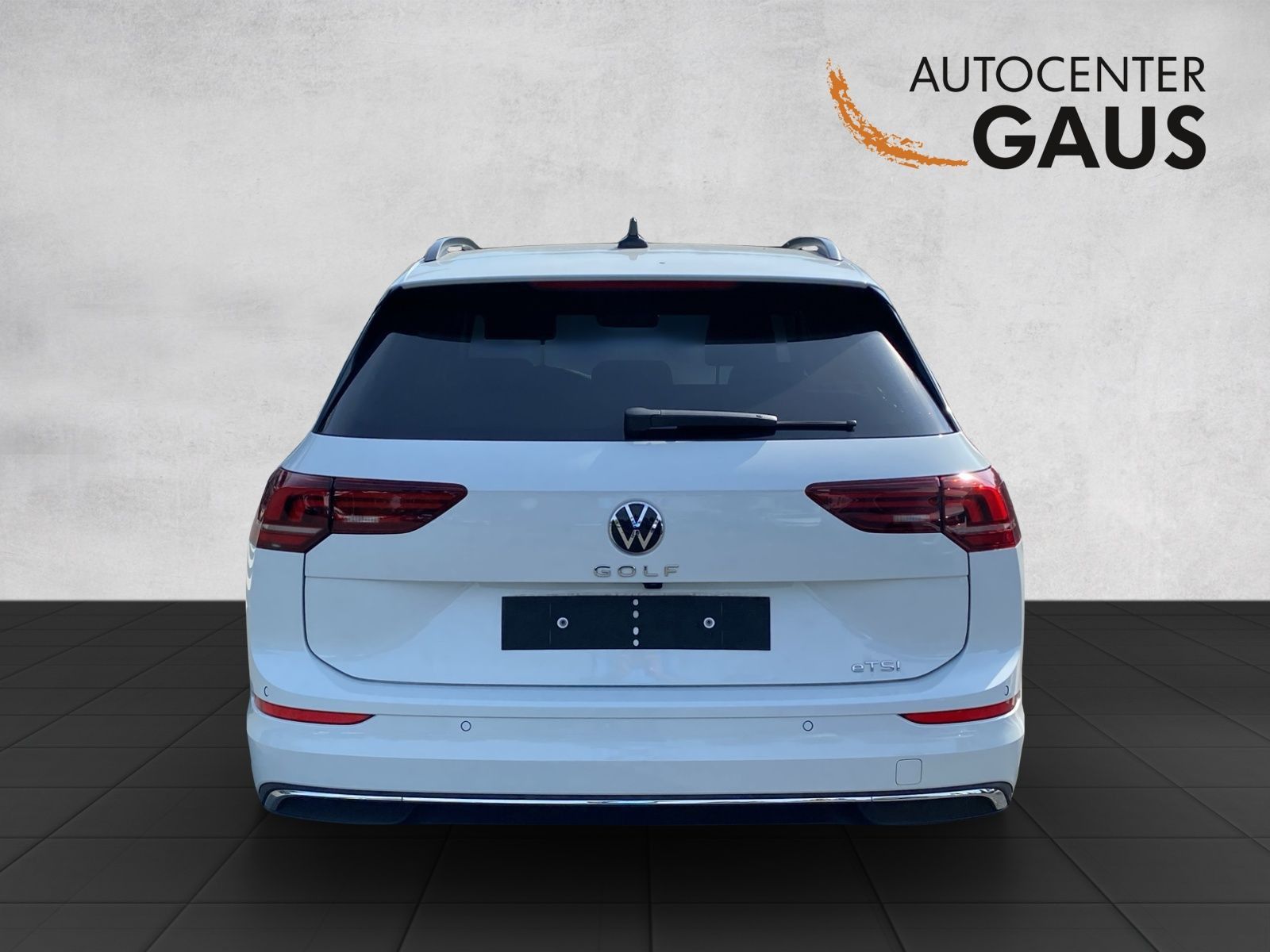 Volkswagen Golf 2025 г. Белый, пробег 9389 км