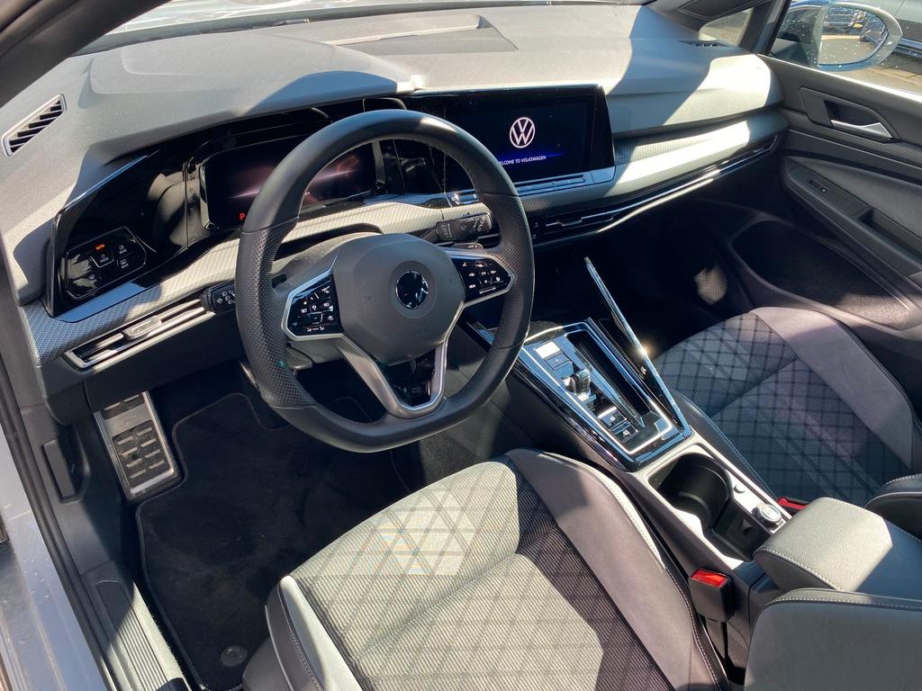 Volkswagen Golf 2023 г. Серый, пробег 29920 км