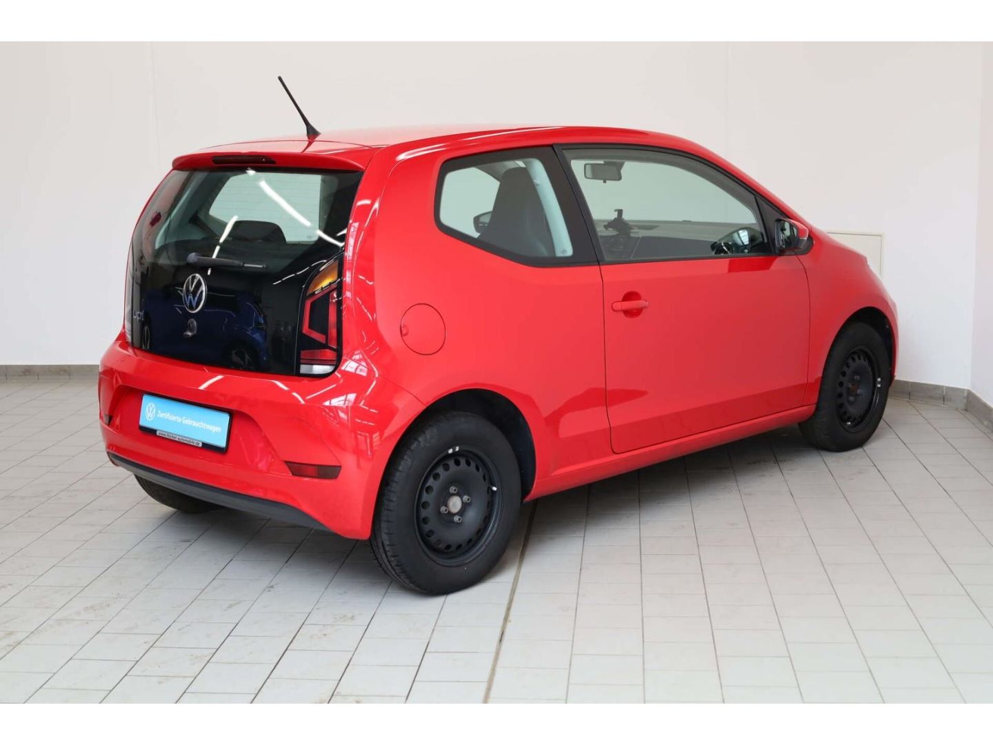 Volkswagen up! 2022 г. Красный, пробег 25662 км