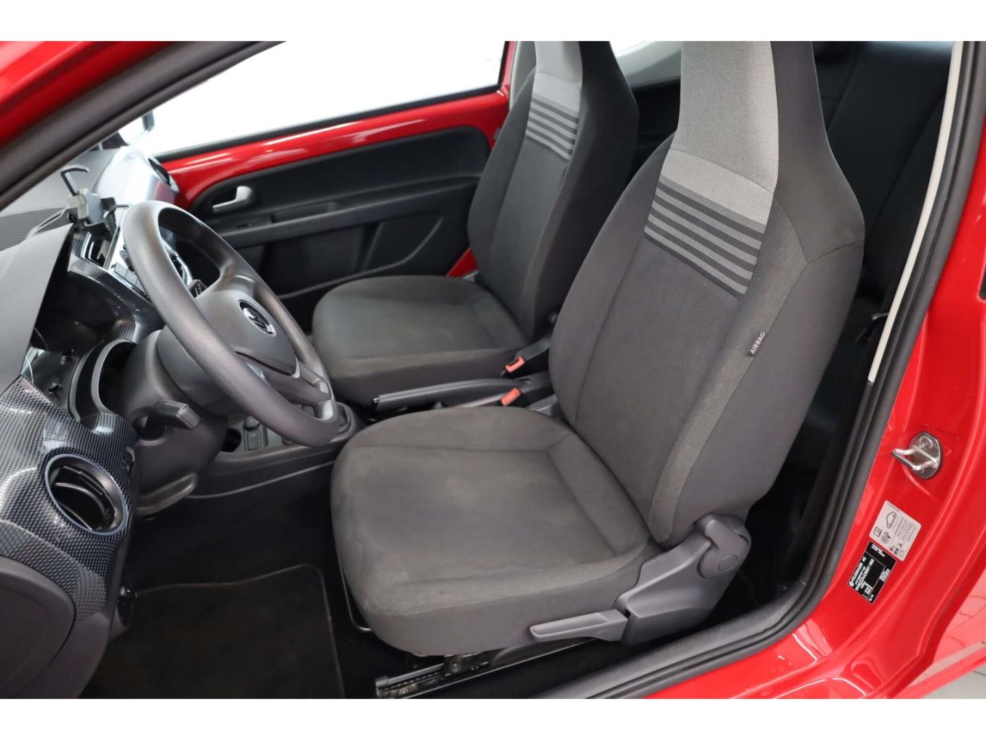 Volkswagen up! 2022 г. Красный, пробег 25662 км