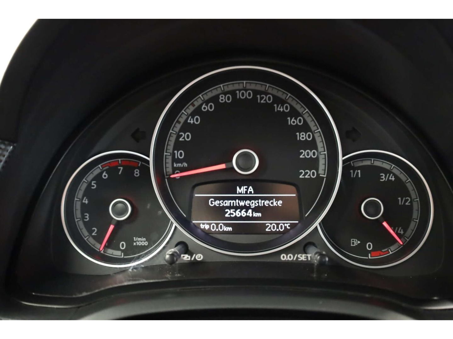 Volkswagen up! 2022 г. Красный, пробег 25662 км