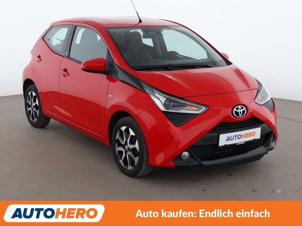 Toyota AYGO (X) 2021 г. Красный, пробег 48830 км