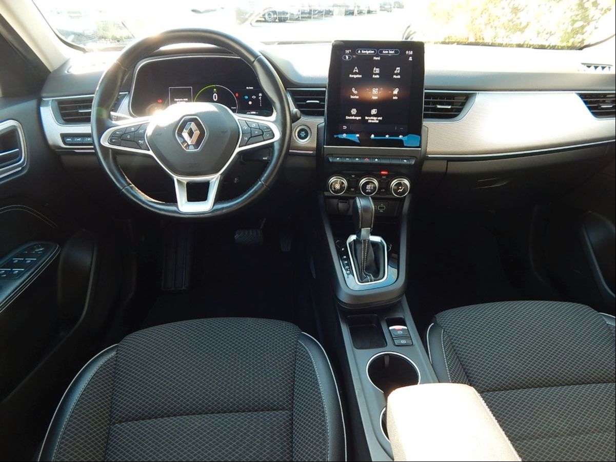 Renault Arkana 2022 г. Белый, пробег 54905 км