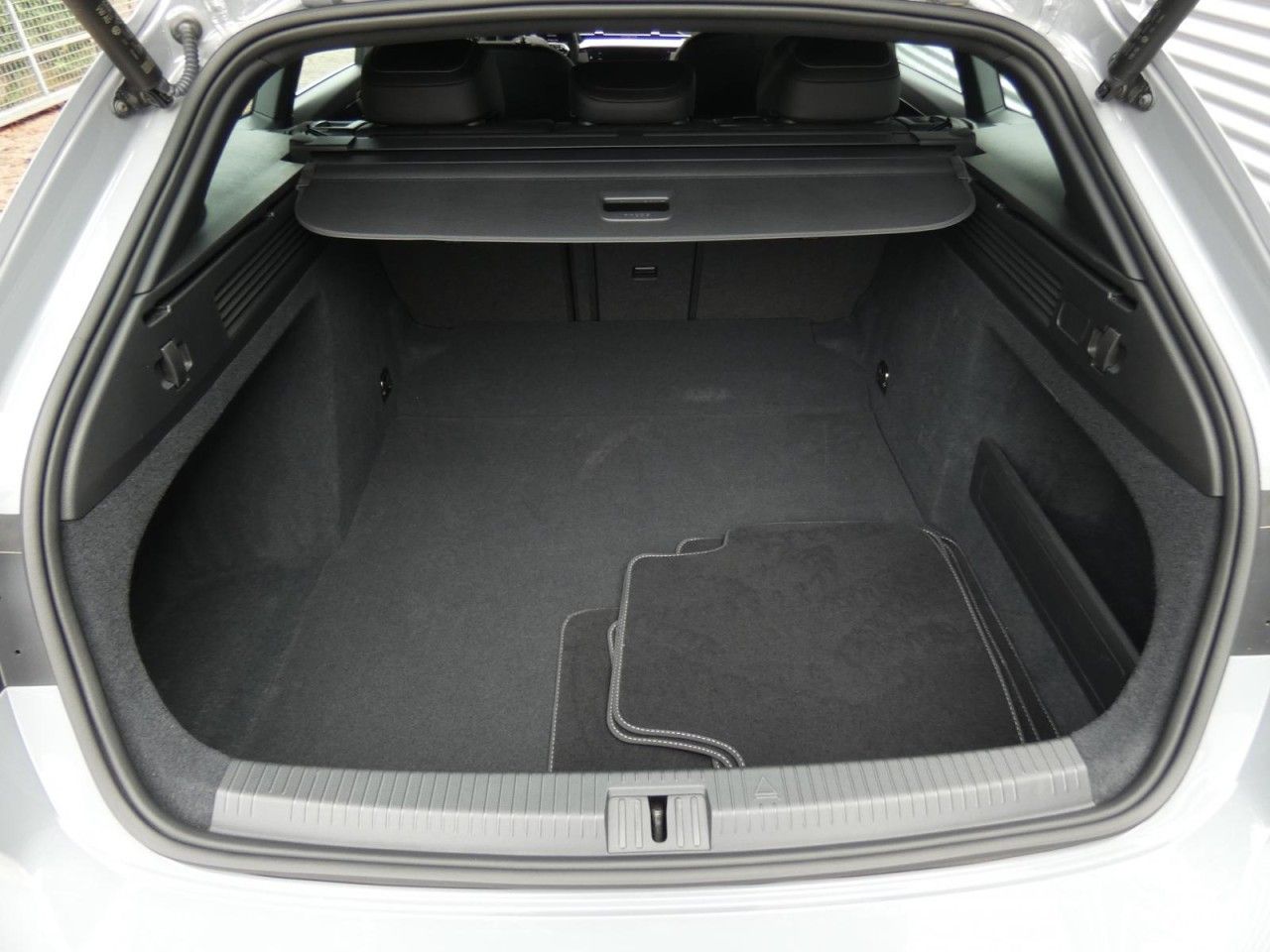 Volkswagen Arteon 2023 г. Серый, пробег 32505 км