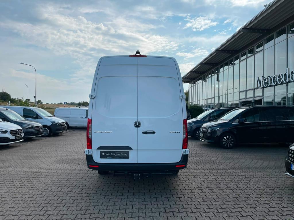 Mercedes-Benz SPRINTER 2023 г. Белый, пробег 38990 км