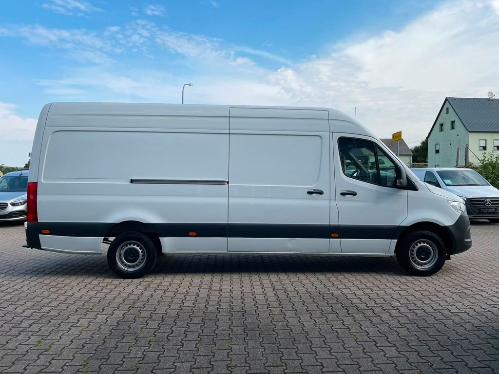 Mercedes-Benz SPRINTER 2023 г. Белый, пробег 38990 км