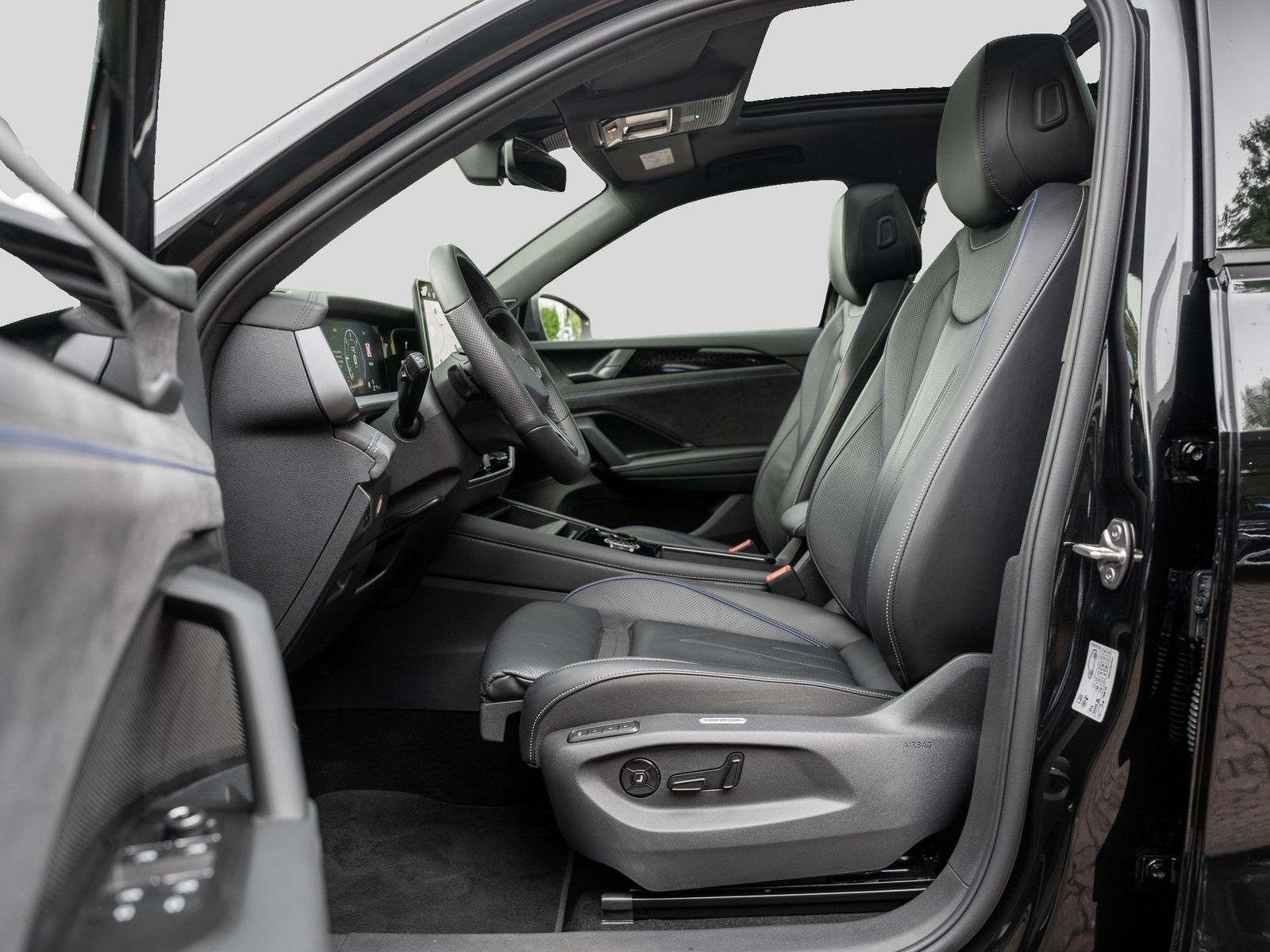 Volkswagen Tayron 2026 г. Чёрный, пробег 15250 км