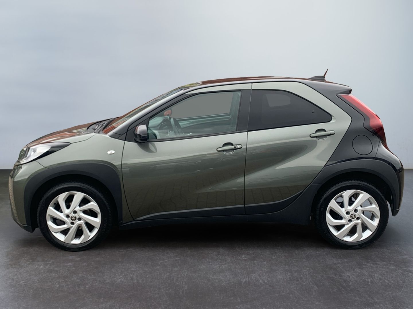 Toyota AYGO (X) 2022 г. Зелёный, пробег 59472 км