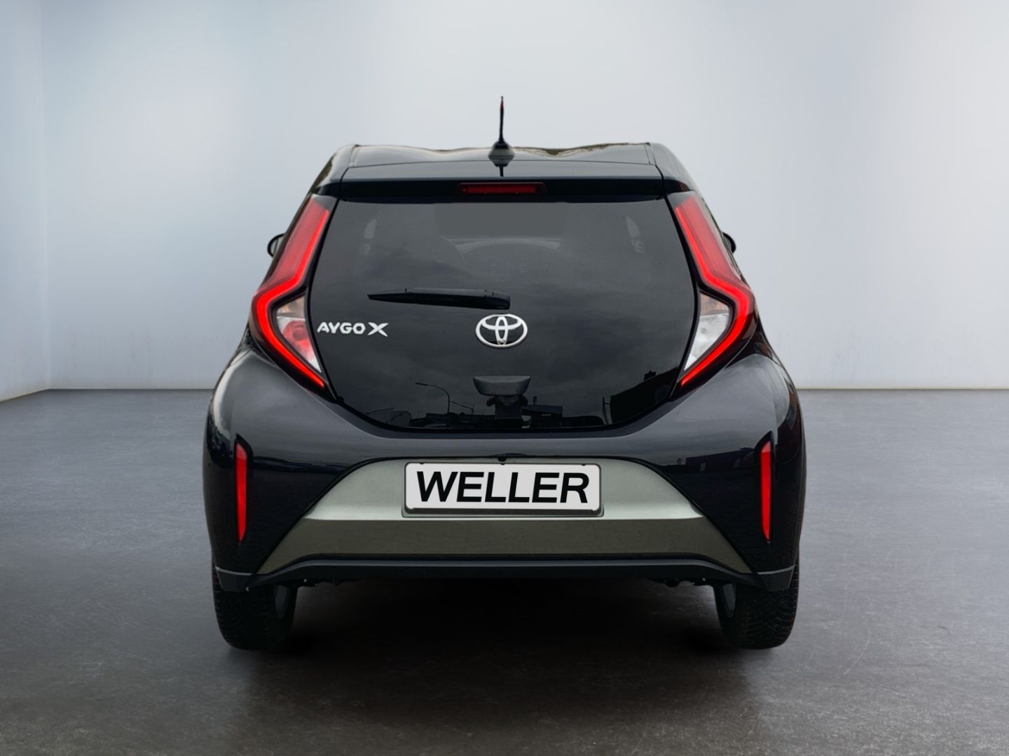 Toyota AYGO (X) 2022 г. Зелёный, пробег 59472 км