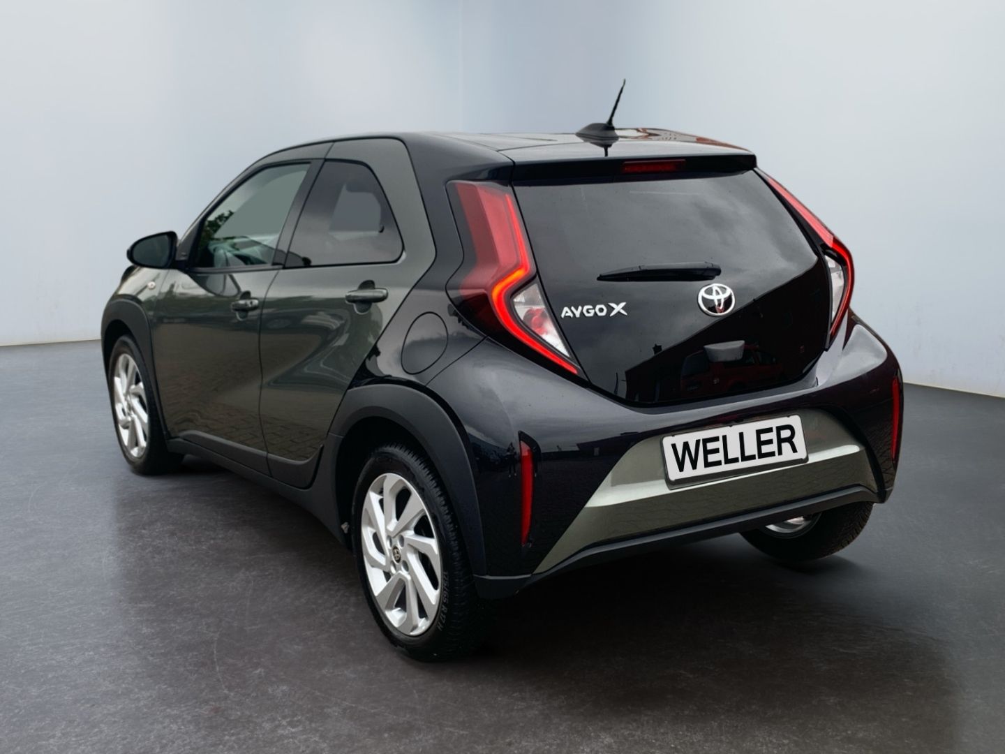 Toyota AYGO (X) 2022 г. Зелёный, пробег 59472 км