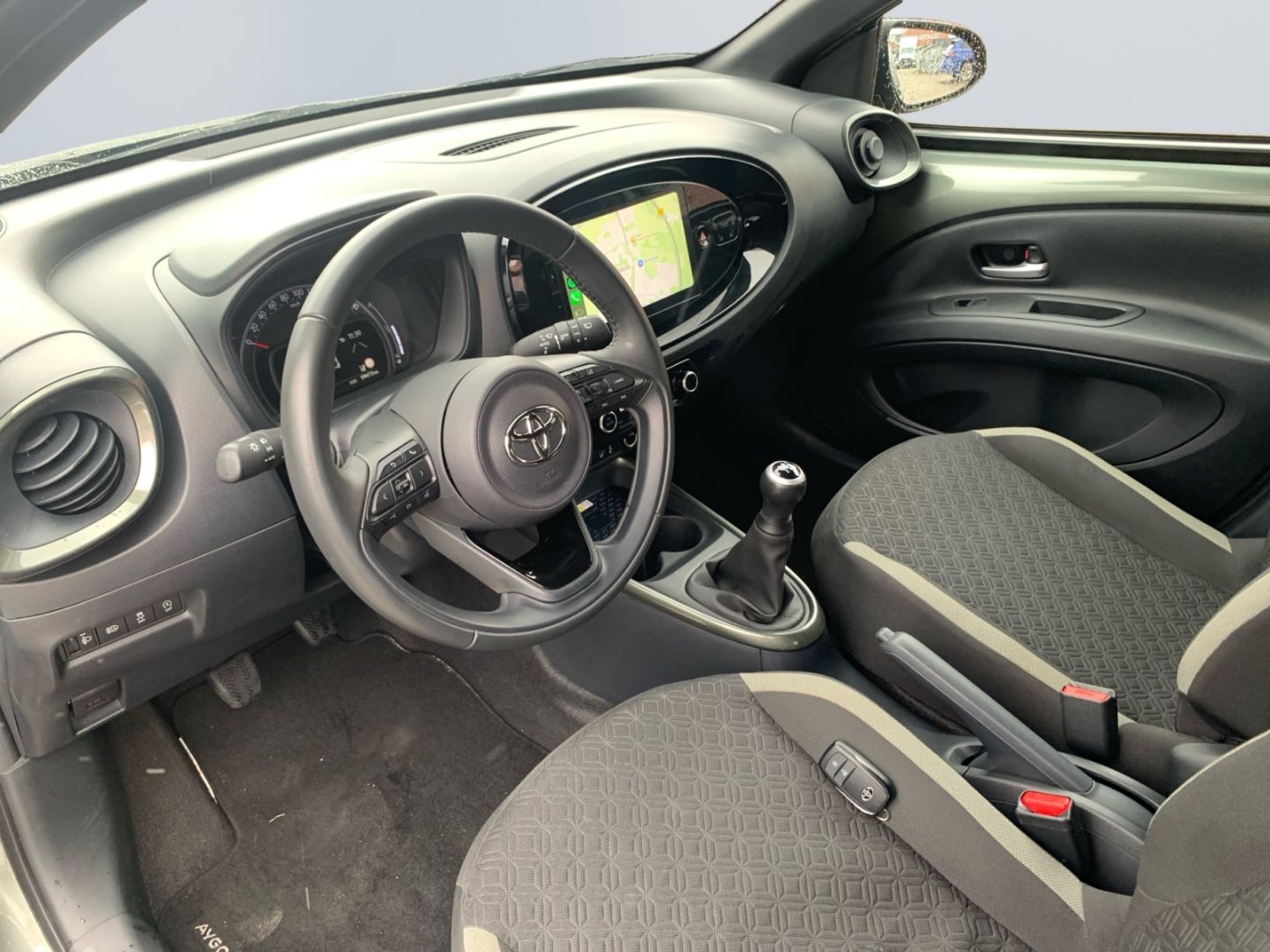 Toyota AYGO (X) 2022 г. Зелёный, пробег 59472 км