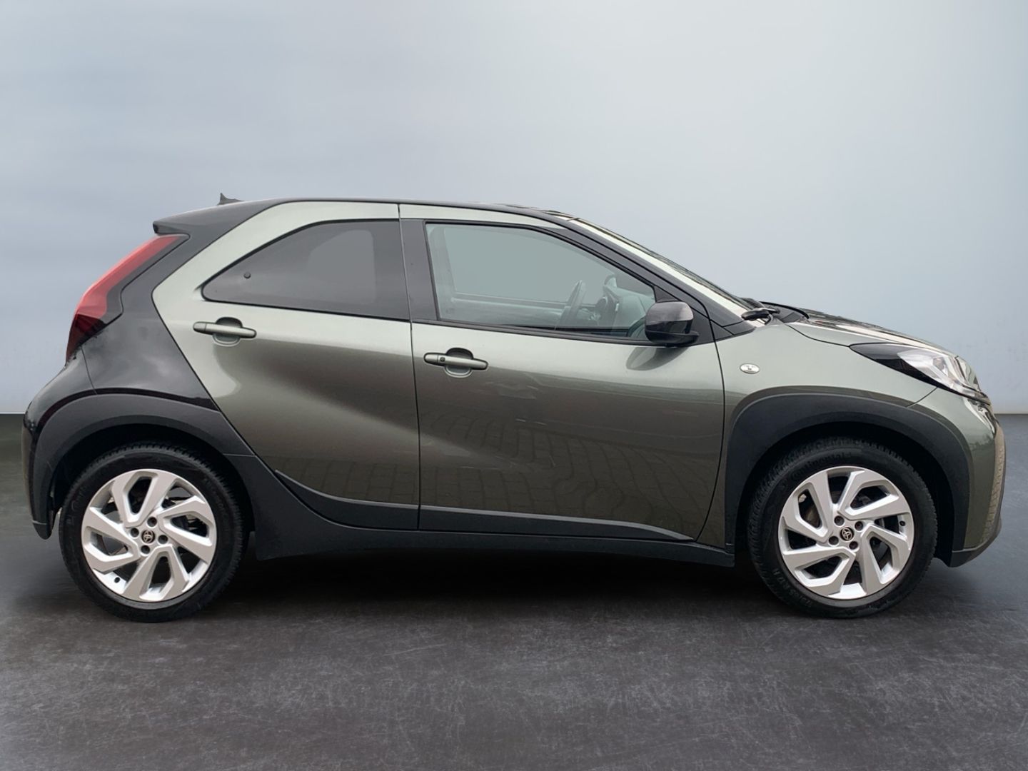 Toyota AYGO (X) 2022 г. Зелёный, пробег 59472 км