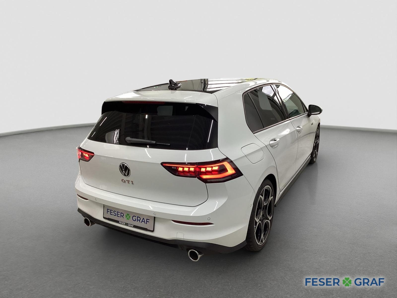 Volkswagen Golf 2024 г. Белый, пробег 23467 км