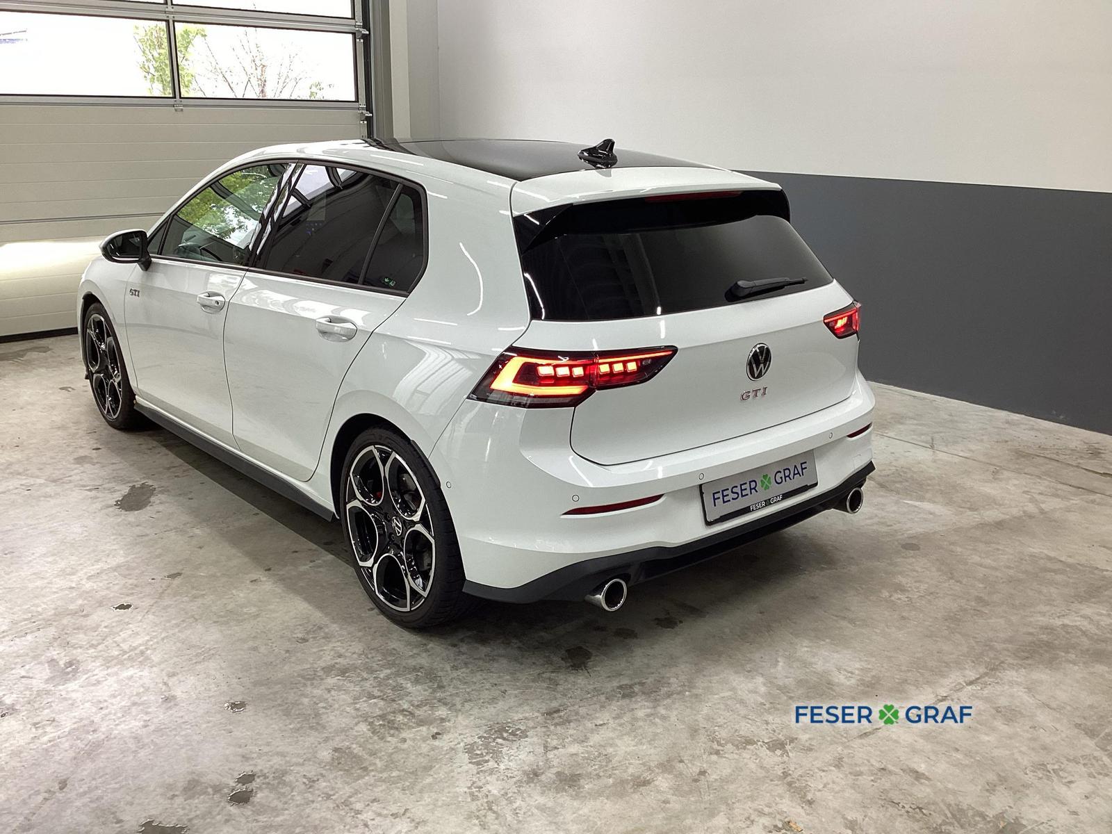 Volkswagen Golf 2024 г. Белый, пробег 23467 км