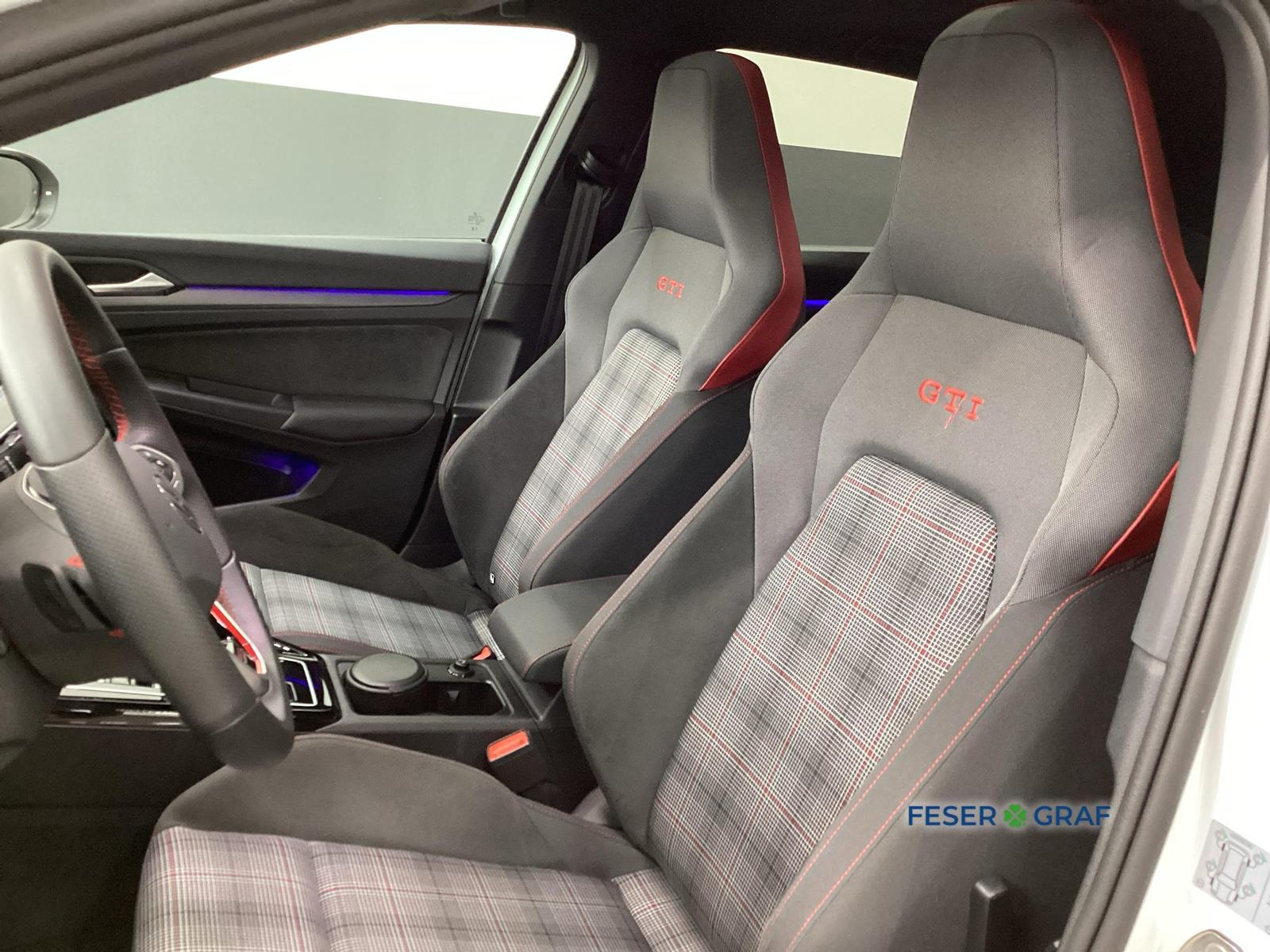 Volkswagen Golf 2024 г. Белый, пробег 23467 км