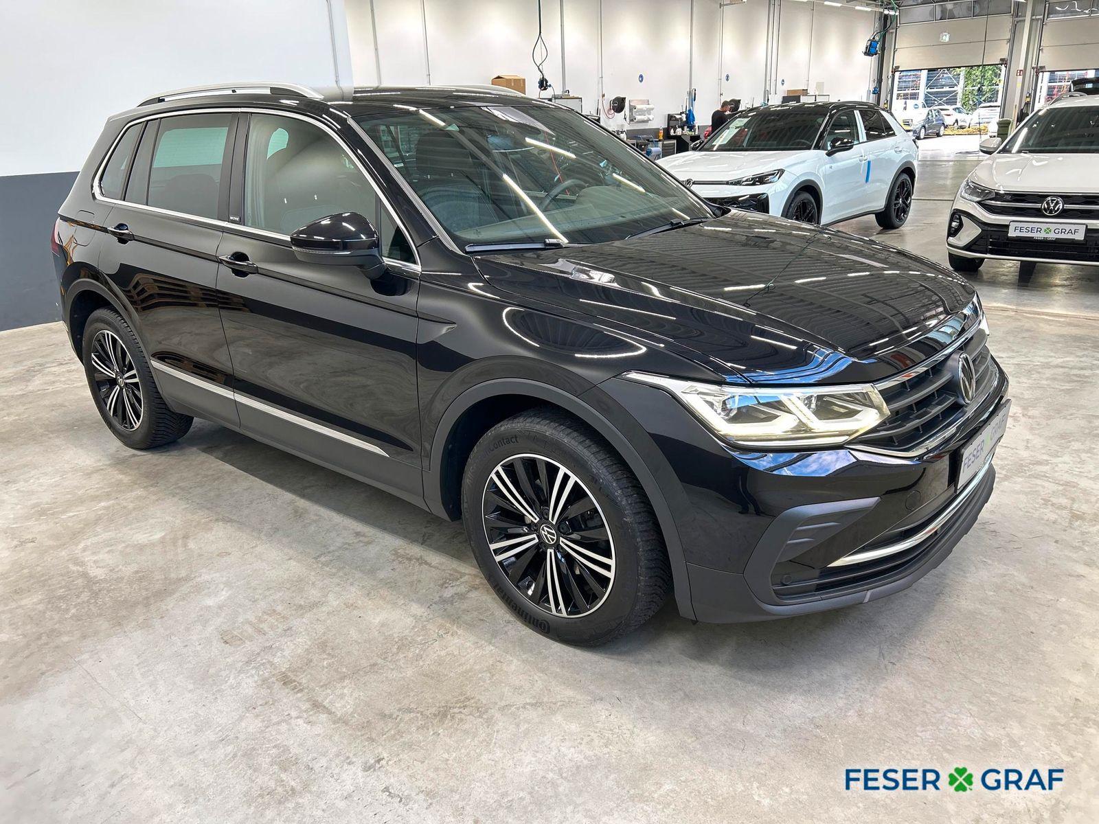 Volkswagen Tiguan 2023 г. Чёрный, пробег 37190 км