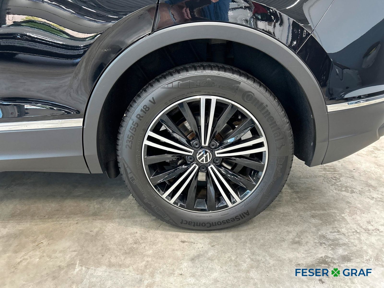 Volkswagen Tiguan 2023 г. Чёрный, пробег 37190 км